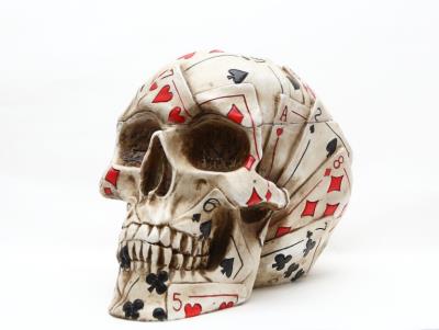 Poker Skull Skeleton – Hand-Painted Polyresin Decorative Box with Card Pattern Detailing: A Unique Fusion of Gambling Aesthetic and Functional Decor