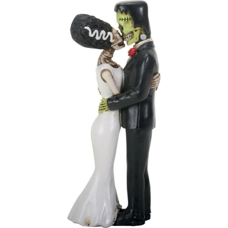 FRANKANDBRIDEKISSINGC18