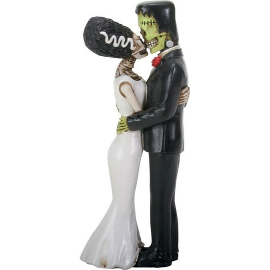 FRANKANDBRIDEKISSINGC18