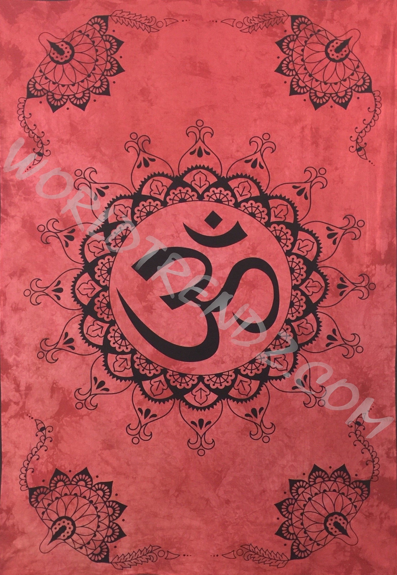 OM LOTUS Lotus CORNERS DESIGN TAPESTRY RED
