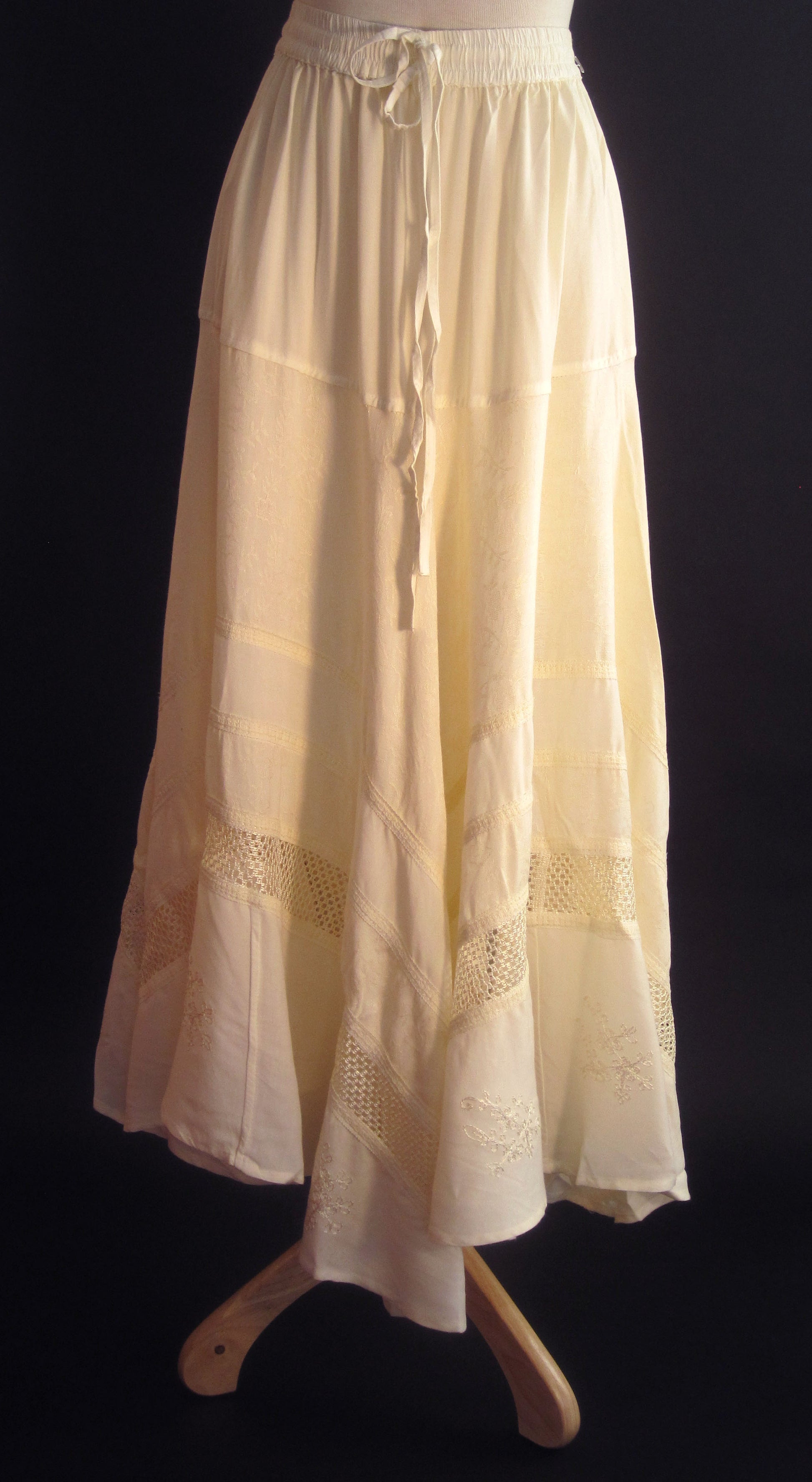 SOLID RAYON FLAIR SKIRT OFF WHITE
