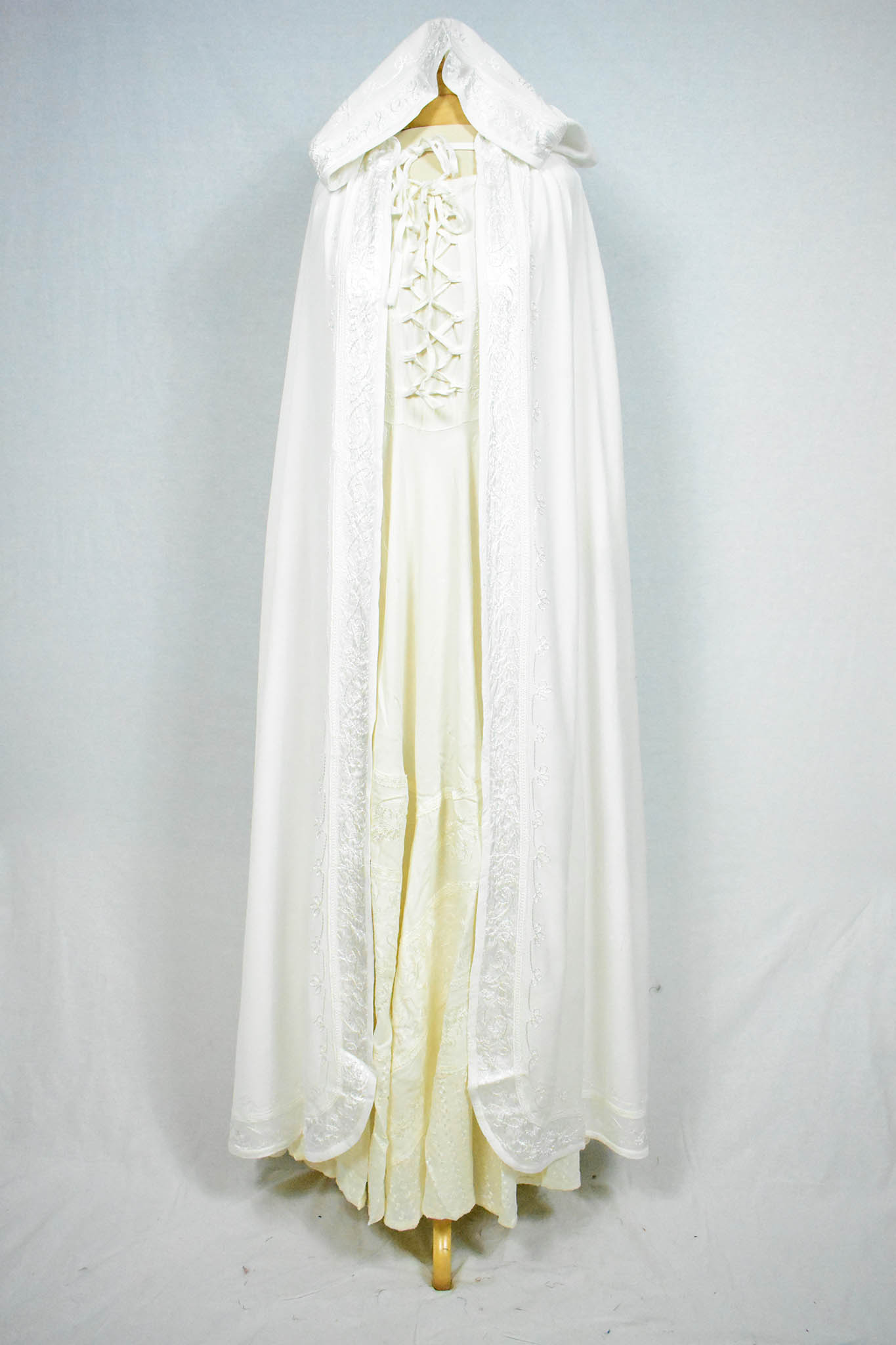 Magic Rayon Cloak White S/M